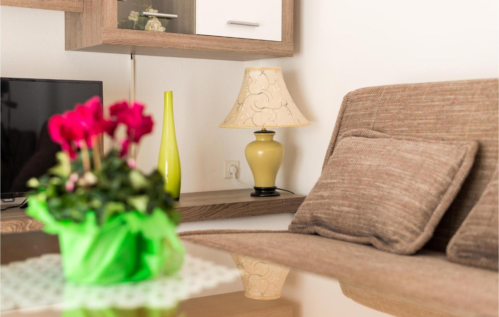 3 Bedroom Nice Apartment In Krk クルク エクステリア 写真