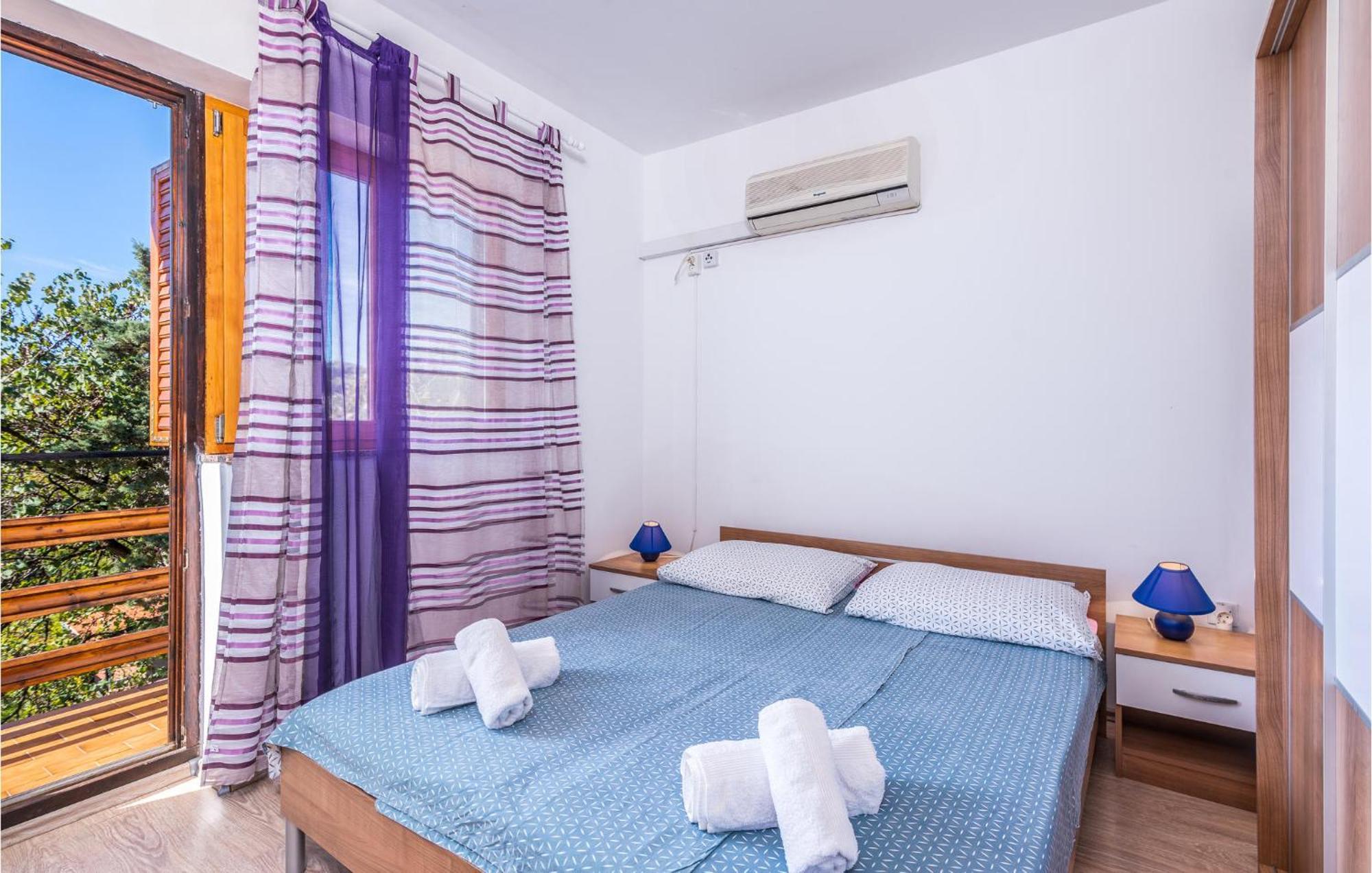 3 Bedroom Nice Apartment In Krk クルク エクステリア 写真