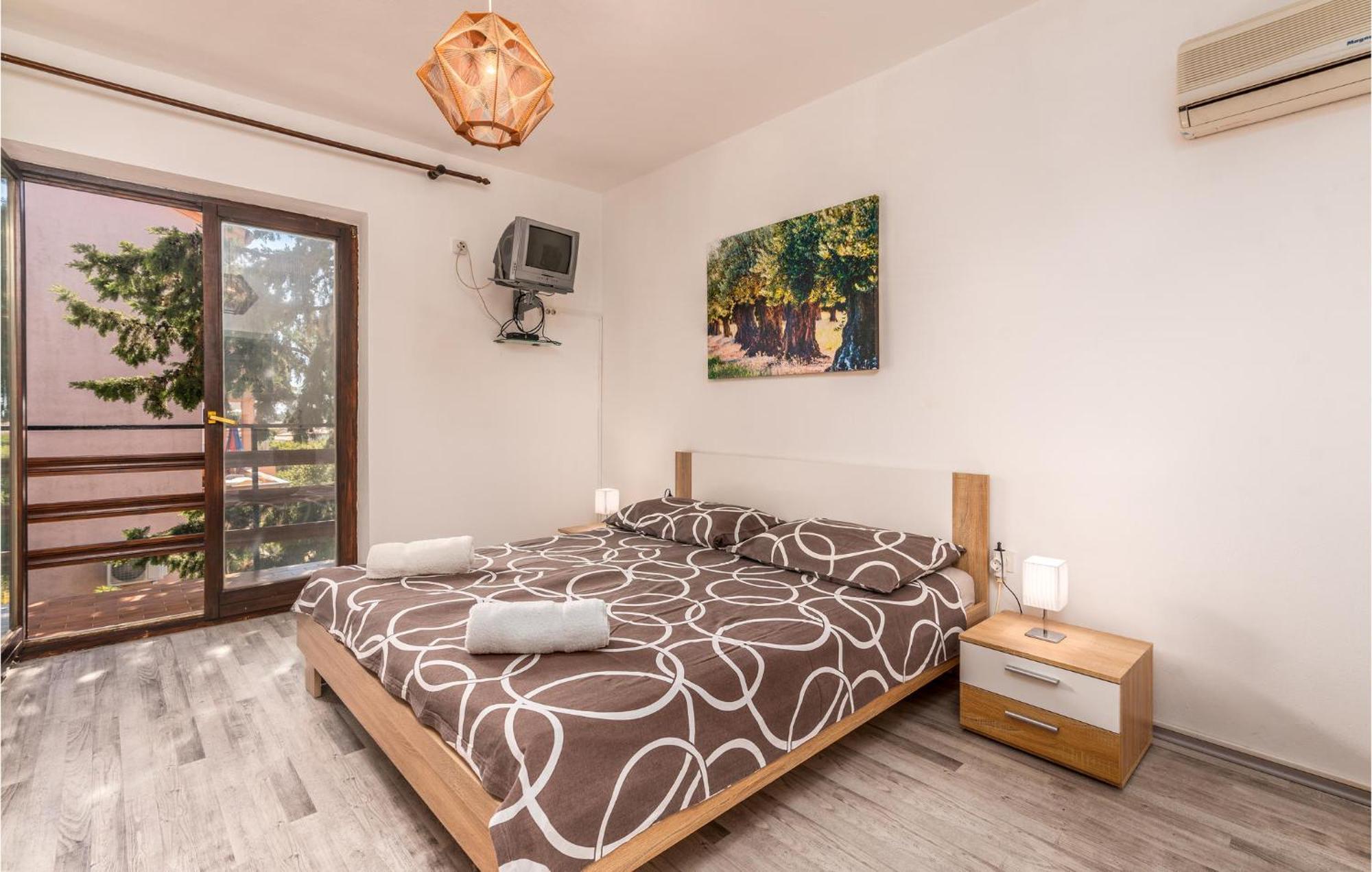 3 Bedroom Nice Apartment In Krk クルク エクステリア 写真