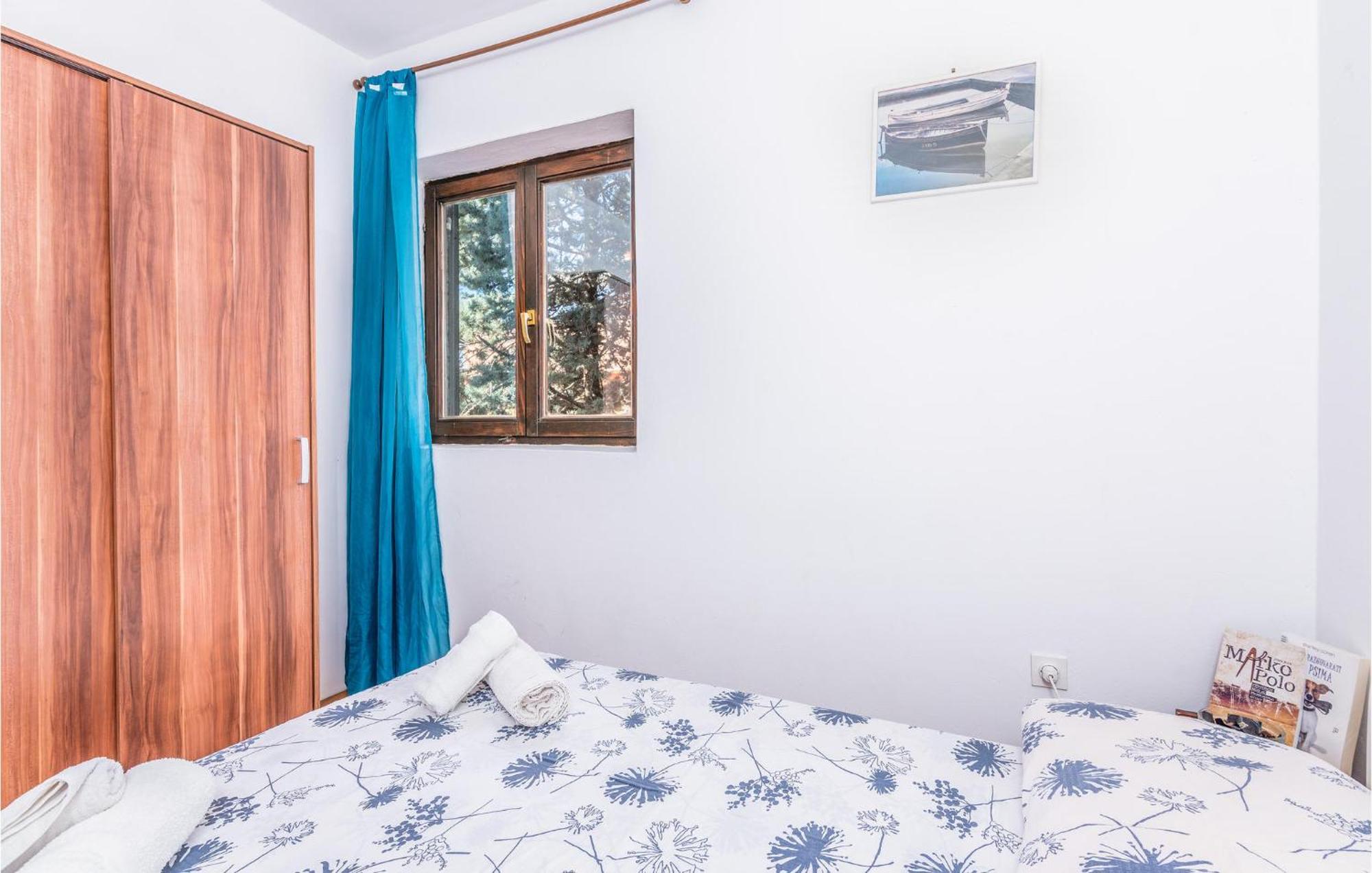 3 Bedroom Nice Apartment In Krk クルク エクステリア 写真