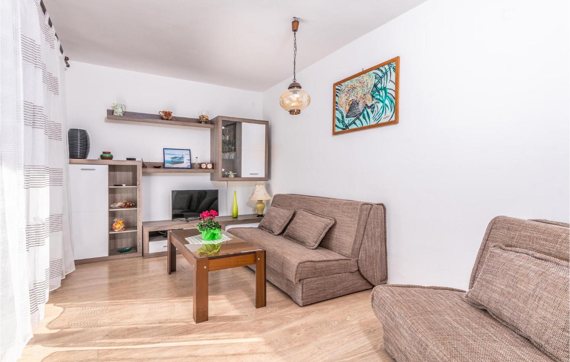 3 Bedroom Nice Apartment In Krk クルク エクステリア 写真