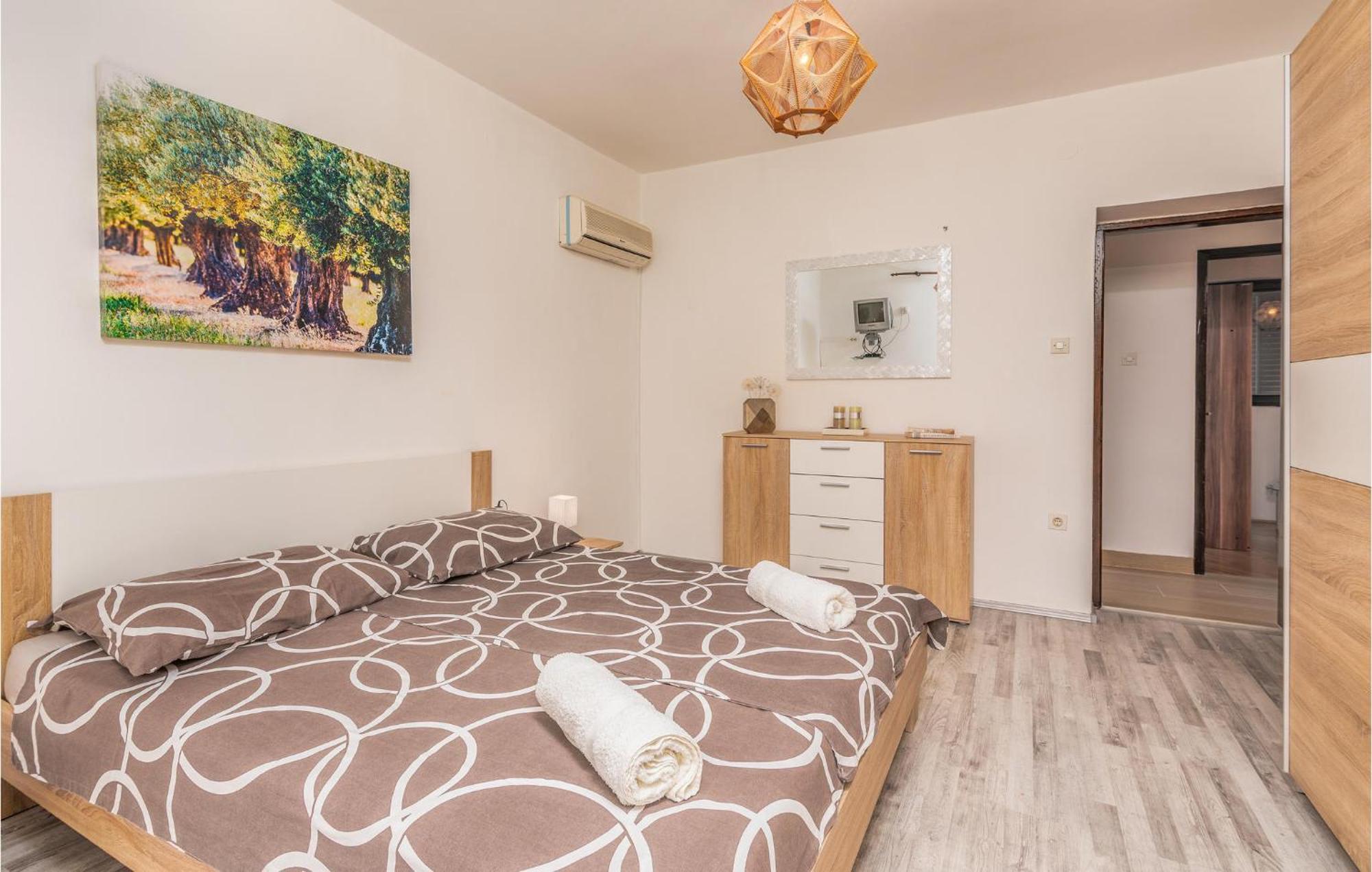 3 Bedroom Nice Apartment In Krk クルク エクステリア 写真
