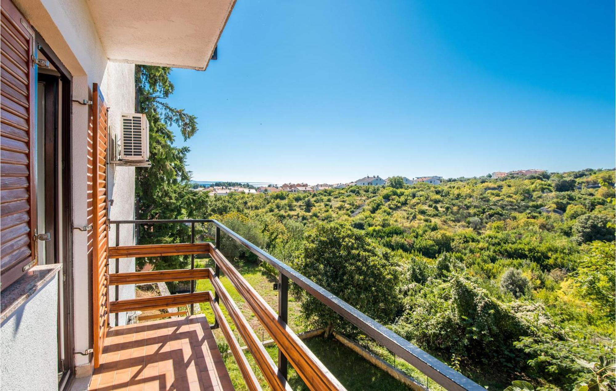 3 Bedroom Nice Apartment In Krk クルク エクステリア 写真