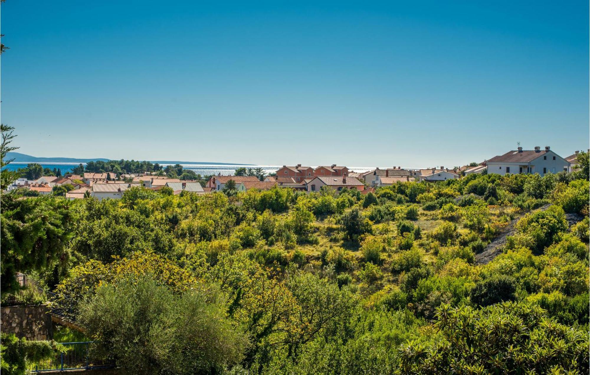 3 Bedroom Nice Apartment In Krk クルク エクステリア 写真