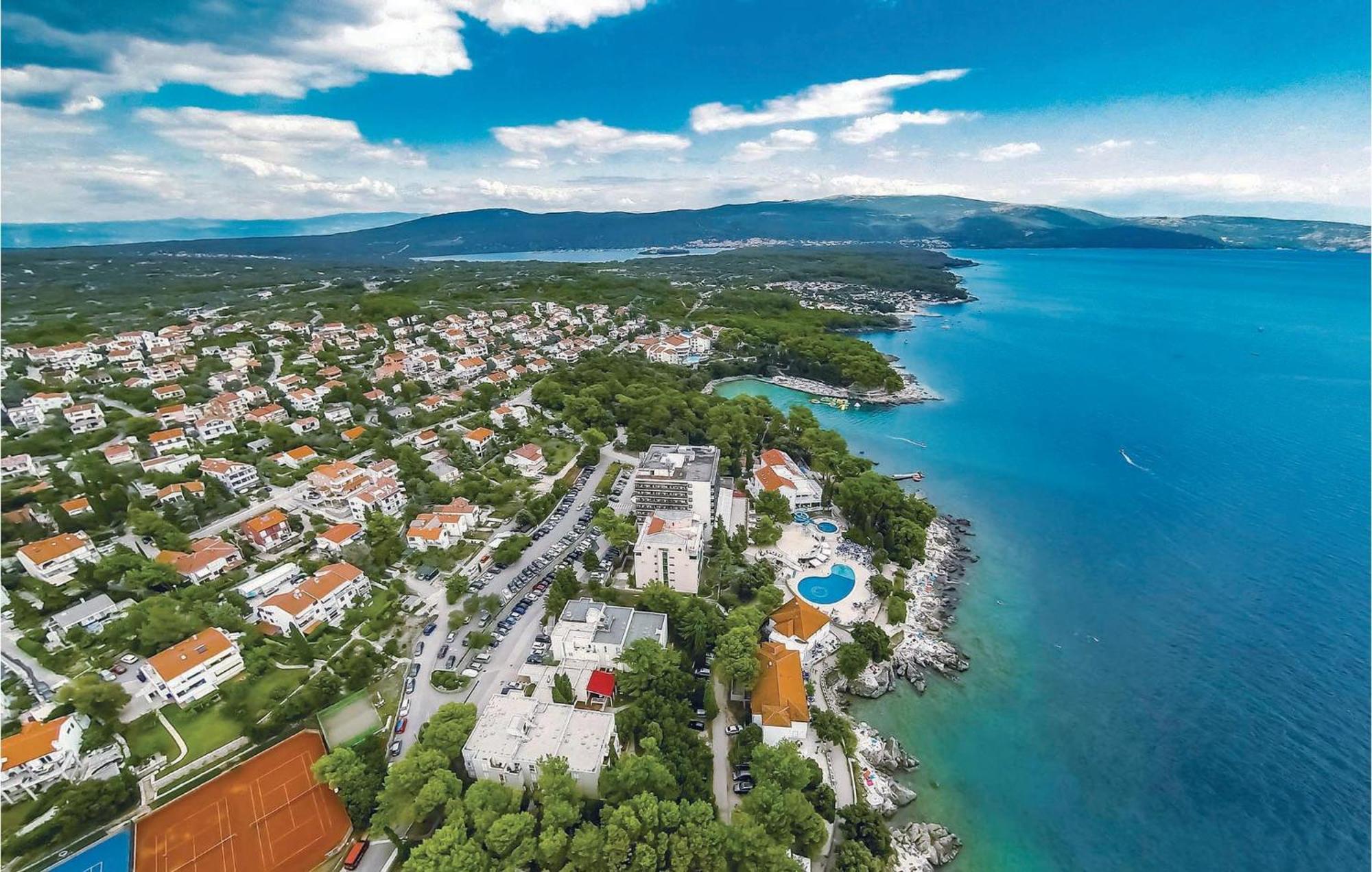 3 Bedroom Nice Apartment In Krk クルク エクステリア 写真